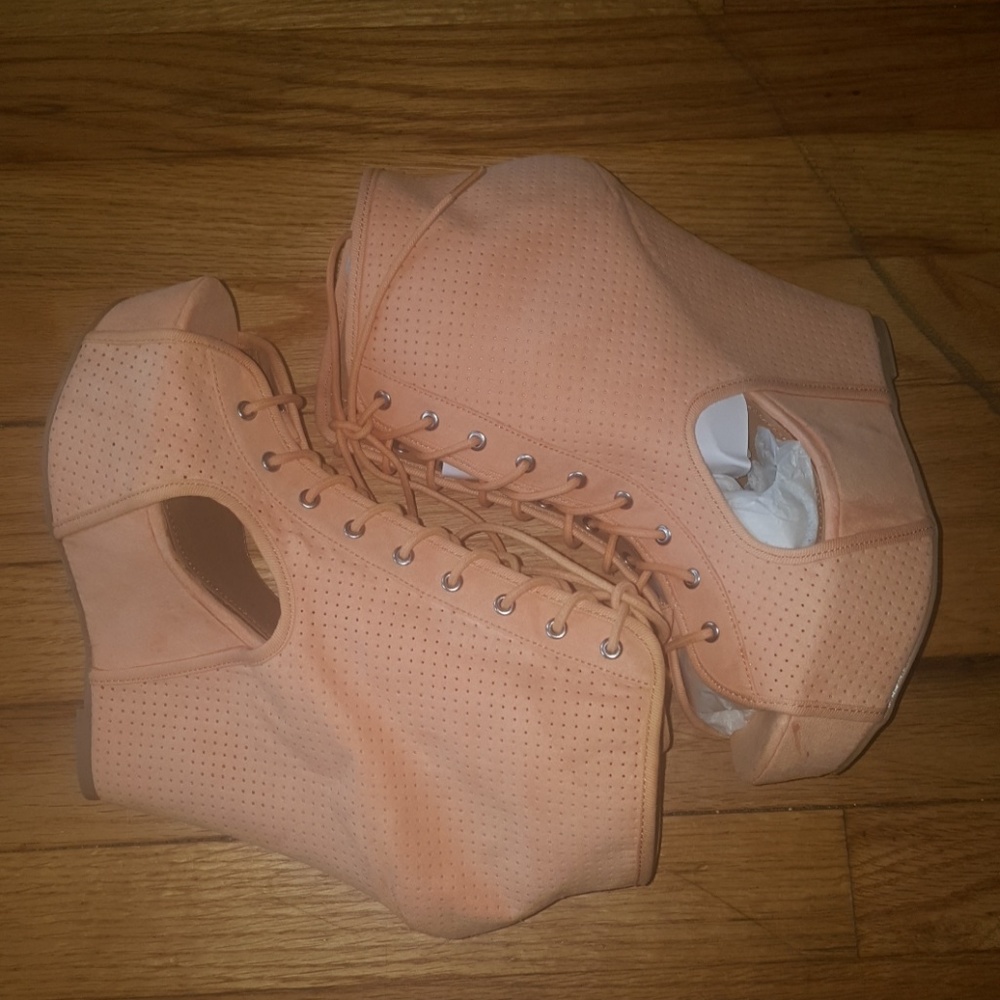 Qupid Wedge Booties (Peach)